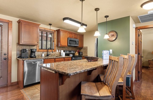 Reeds Spring Cabin | Create Timeless Memories at this 4 Bed Lodge Located at Stonebridge Resort!