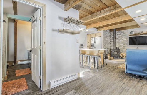 Coyne Placer Valley Cabin | Creekside A-Frame | Wood Stove | 5 Min to Downtown