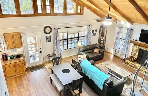 Newnata Cabin | Creekside accommodations near Mt. View - Pet Friendly and a kids paradise