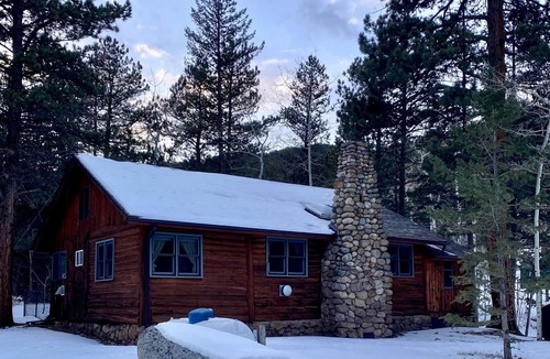 Lyons Cabin | Creekside cabin