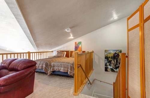 Kimball Junction Condo | Crestview D304 by Moose Management-Top Floor! Walk to Outlets&Shuttle -HotTub