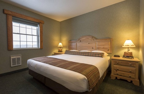Alanson Hotel | Crooked River Lodge