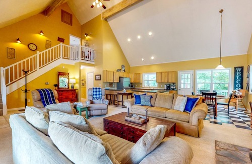 Dallas Cottage | Custom-Built - Large Deck, Griddle, and Washer/Dryer