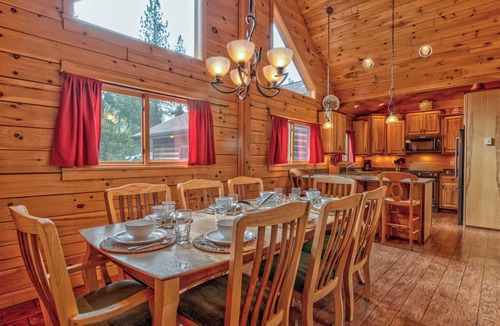Oregon Water Wonderland Cabin | Custom Built Log Cabin, Deschutes River, floating