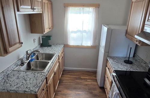 Riverton House | Cute 2-bedroom house with AC in charming centrally located near park in Riverton