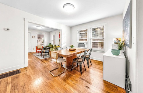 Southmoreland Condo | Cute And Cozy, Private and Quiet. Central KC