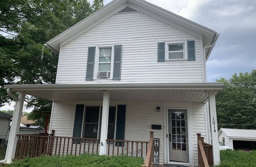 Fort Scott House | Cute, Convenient, in town on the main St, cozy 4 bedroom house