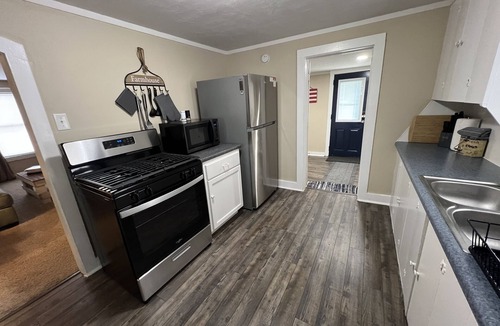 Ponca City House | CUTE, QUIET, & COZY Farmhouse - Minutes away from everything in Ponca City!