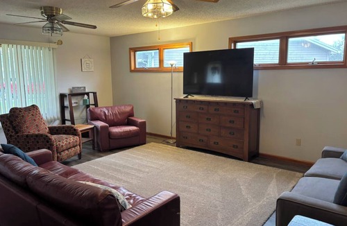 Kearney House | Cute Updated One-Level Living in Quiet Cul de Sac