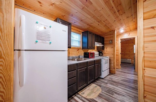 Broken Bow Cabin | Cypress: Sleep 4, Tiny Cabin, Pets, Near Park/Lake