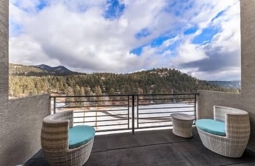 Pleasant Park Corridor House | Dandy’s Ranch. Dream Mountain Home!