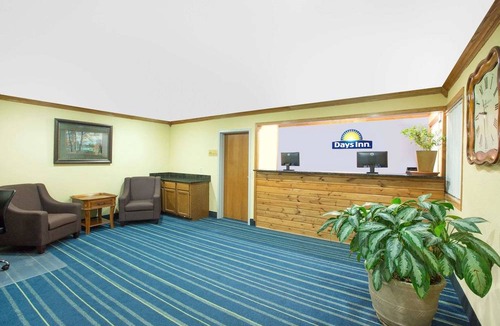 Grand Island Hotel | Days Inn by Wyndham Grand Island