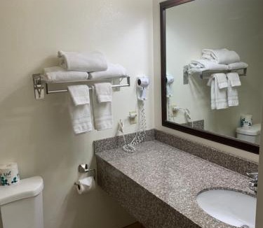 Lake Point Hotel | Days Inn by Wyndham Lake Point