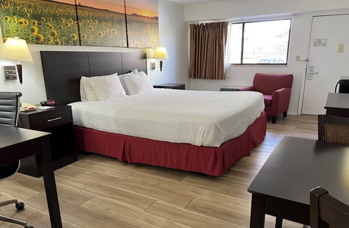 Overland Park Hotel | Days Inn by Wyndham Overland Park/Metcalf/Convention Center
