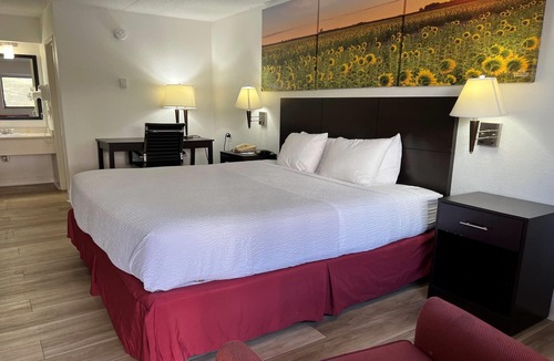 Overland Park Hotel | Days Inn by Wyndham Overland Park/Metcalf/Convention Center