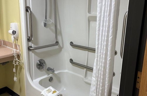Park City Hotel | Days Inn by Wyndham Park City Kansas