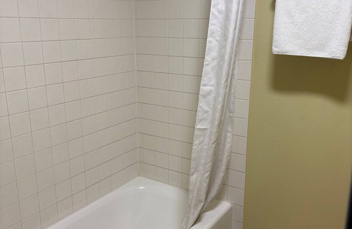 Park City Hotel | Days Inn by Wyndham Park City Kansas