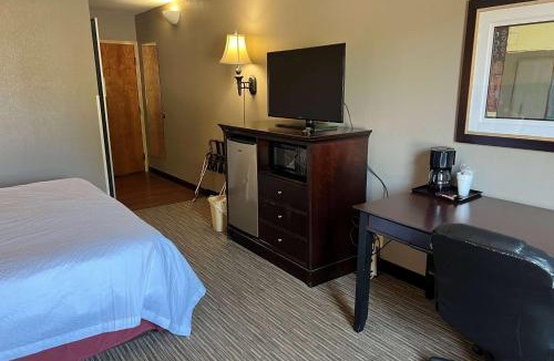 Pittsburg Hotel | Days Inn by Wyndham Pittsburg KS