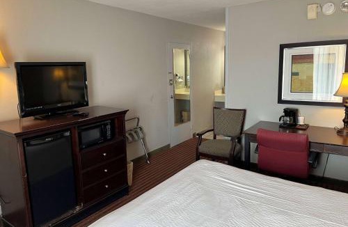 Pittsburg Hotel | Days Inn by Wyndham Pittsburg KS