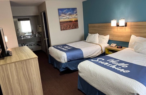 Pratt Hotel | Days Inn by Wyndham Pratt