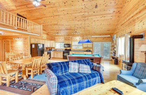 Deadwood Cabin | Deck + BBQ: Pet-Friendly Cabin Near Sturgis Rally
