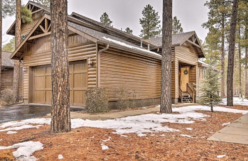 Pinetop House | Deck & Game Room: Spacious Pinetop Cabin!