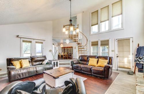 Paradise Hills Civic House | Deck, Putting Green & Views: Albuquerque Oasis