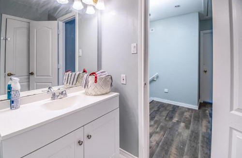 Northeast Carrollton House | Deevine Homes - Private Bedrooms with Shared Bathroom