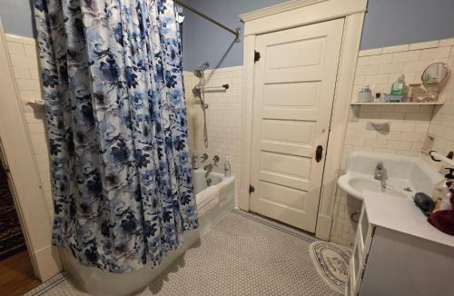 Wichita Bed & Breakfast | Delano Bed and Breakfast