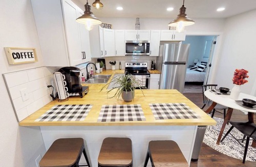 Wichita House | Delano Delight is the perfect place for anyone wanting to get an ideal Wichita experience