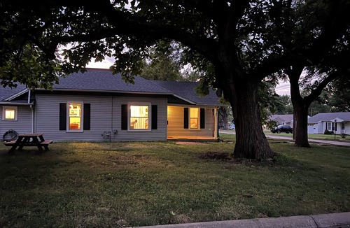 Ottawa House | Delightful 3-bedroom house in Ottawa close to amenities