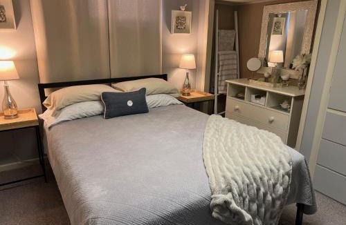 South Kansas City Apartment | Delightful Patio Retreat with Pool Table in South KC
