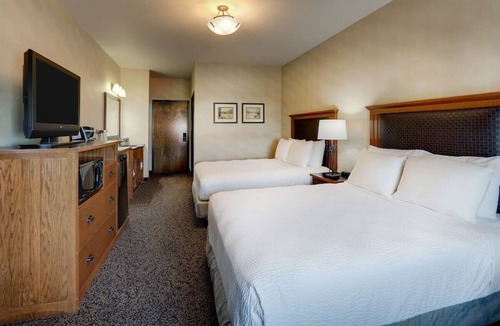 Sioux City Hotel | Deluxe 2 Queen, Stoney Creek, Cozy Rooms Near Missouri River | 3 Units