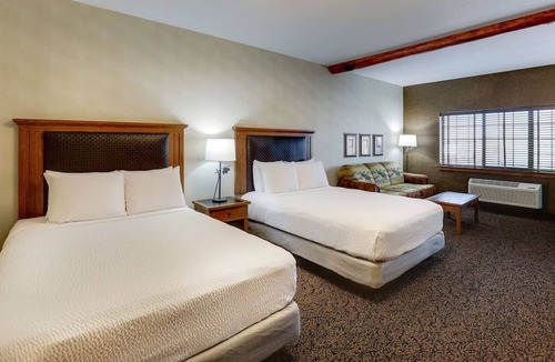 Sioux City Hotel | Deluxe 2 Queen, Stoney Creek, Cozy Rooms Near Missouri River | 3 Units