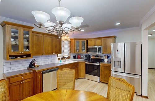 Hays House | Deluxe Dwelling