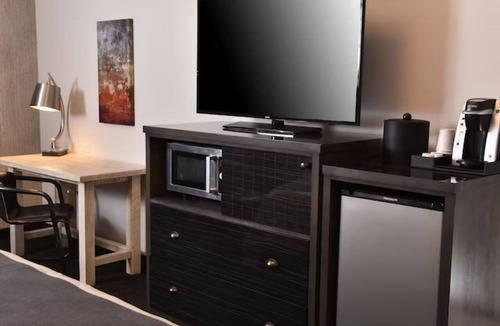 Broken Arrow Hotel | Deluxe King Suite in Stoney Creek Broken Arrow! Free On-site Parking