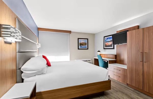 Cheyenne Hotel | Deluxe Two Room King Suite Sleek Design w/Desk - Perfect for Business Travelers