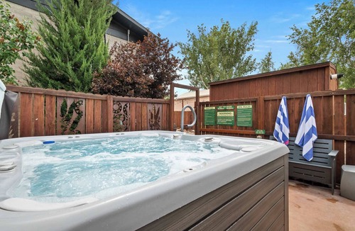 Moab Condo | Desert Views Fire Pit Hot Tub Walkable