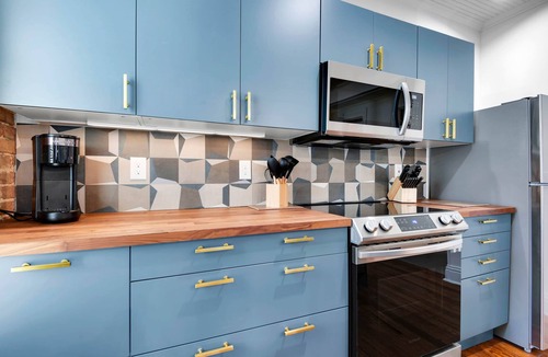 Wellsville Apartment | Designer Loft— 40 Min to Major international sporting event KC | Sleeps 7
