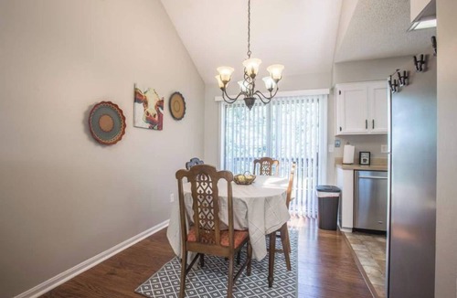 Parkville House | Discover Kansas City in Style
