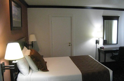 Midvale Hotel | Discovery Inn