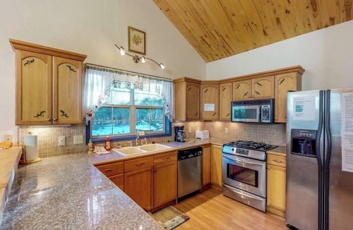 South Fork Cabin | Dog-friendly cabin with wood stove, private hot tub, & riverside firepit