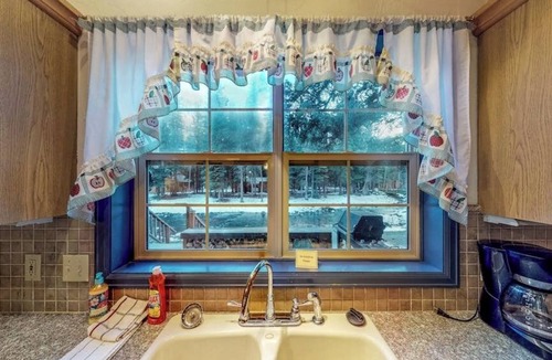 South Fork Cabin | Dog-friendly cabin with wood stove, private hot tub, & riverside firepit