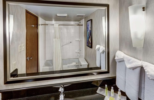 Wichita Hotel | DoubleTree by Hilton Hotel Wichita Airport