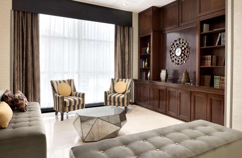 Brookfield Hotel | DoubleTree by Hilton Milwaukee/Brookfield