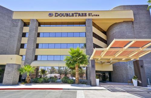North Mountain Hotel | DoubleTree by Hilton Phoenix North