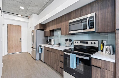 Rio Grande Apartment | Downtown beauty-PoolHotTubGym-near SaltPalace-View
