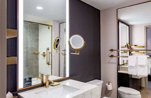 Downtown Des Moines Hotel | Downtown Des Moines Iconic Hotel Offering Timeless Charm and Comfort - 2 Units