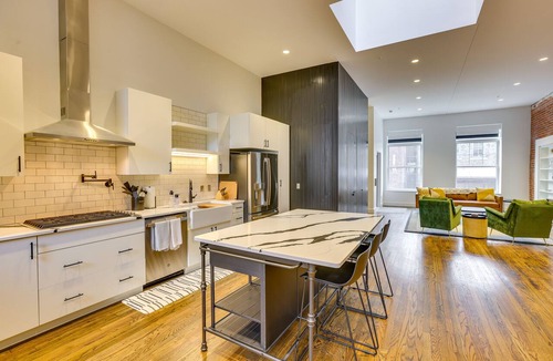Downtown Omaha Condo | Downtown Omaha Getaway w/Deck & Gas Grill!