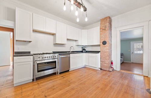 Spearfish House | Downtown Victorian - 5 King Beds